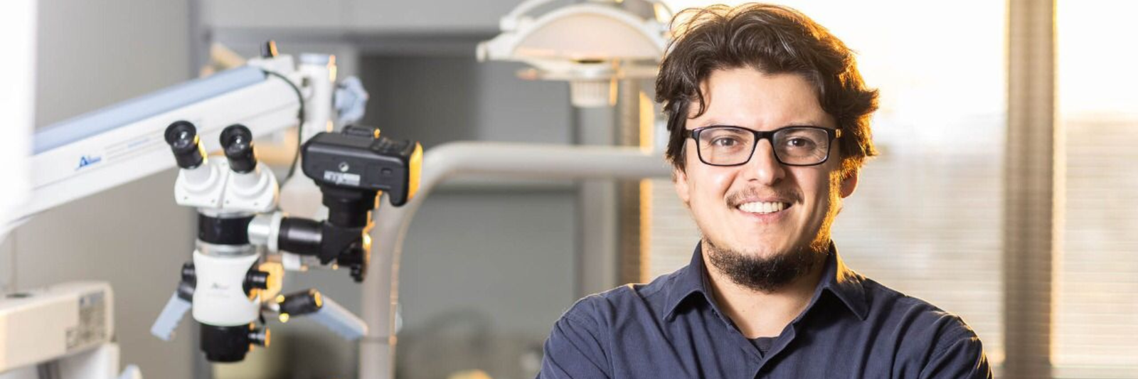 Tratamento de canal com microscópio em Lavras